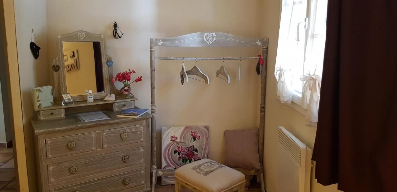 Fenetre Sur Les Alpilles Bed and Breakfast Saint-Martin-de-Crau Exteriör bild