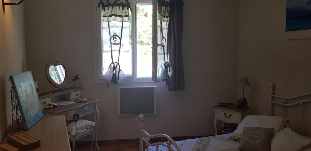 Fenetre Sur Les Alpilles Bed and Breakfast Saint-Martin-de-Crau Exteriör bild
