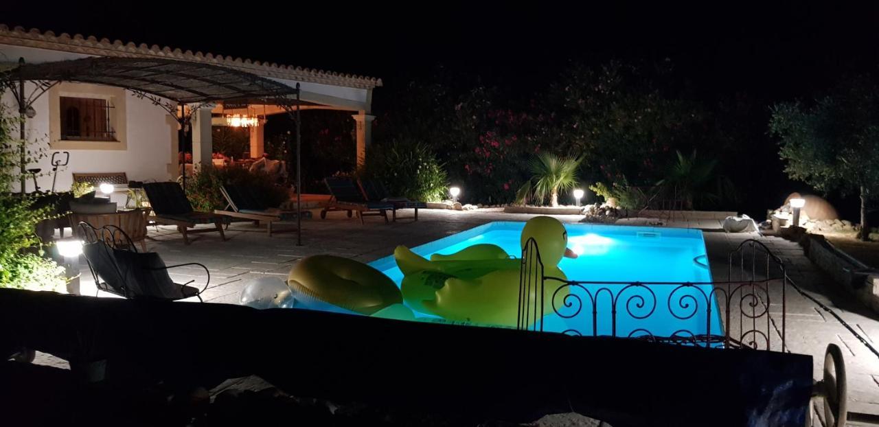 Fenetre Sur Les Alpilles Bed and Breakfast Saint-Martin-de-Crau Exteriör bild