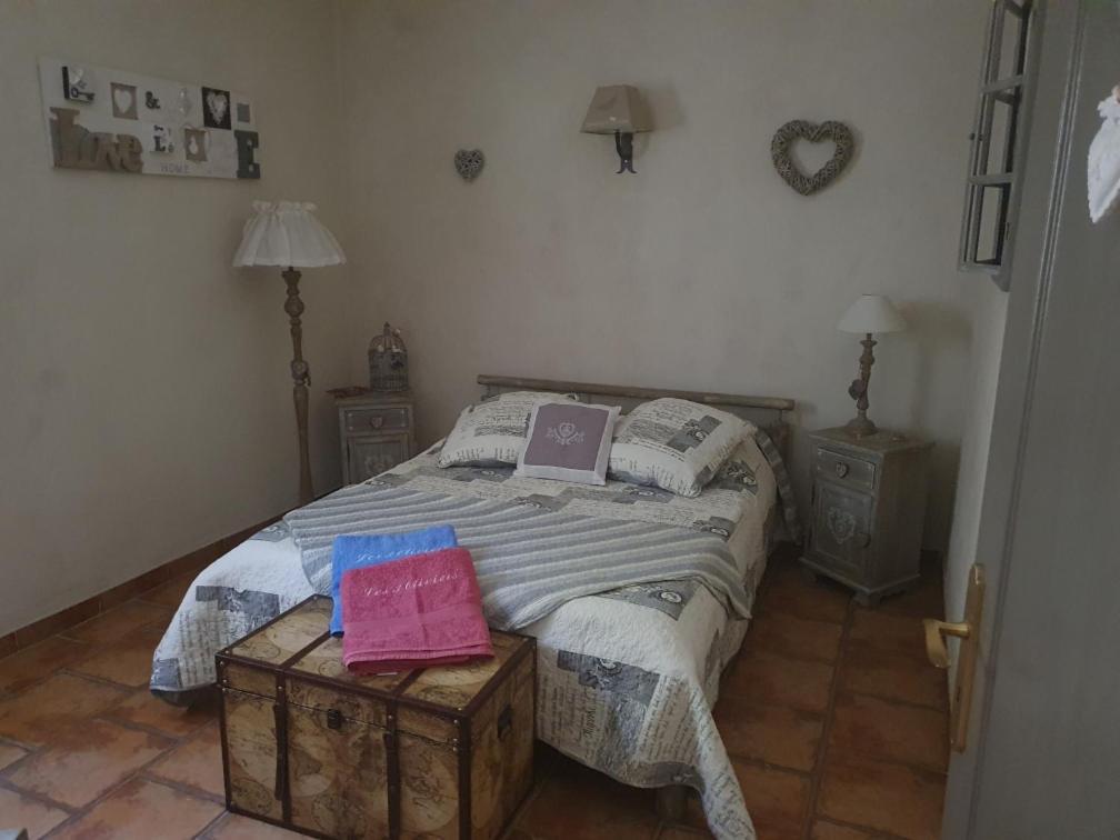 Fenetre Sur Les Alpilles Bed and Breakfast Saint-Martin-de-Crau Exteriör bild