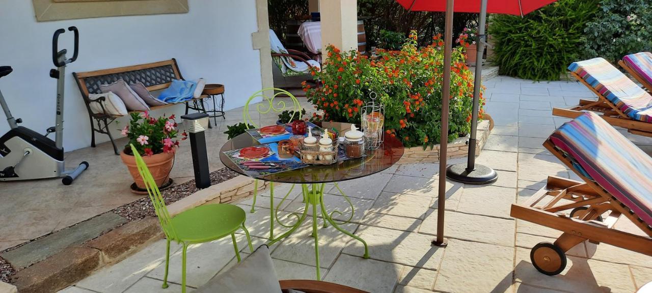Fenetre Sur Les Alpilles Bed and Breakfast Saint-Martin-de-Crau Exteriör bild